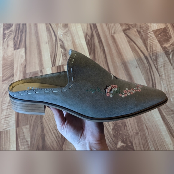 Grey leather floral embroidered wooden clog slip-on shoes size 41 size 9 Cream - Picture 2 of 5